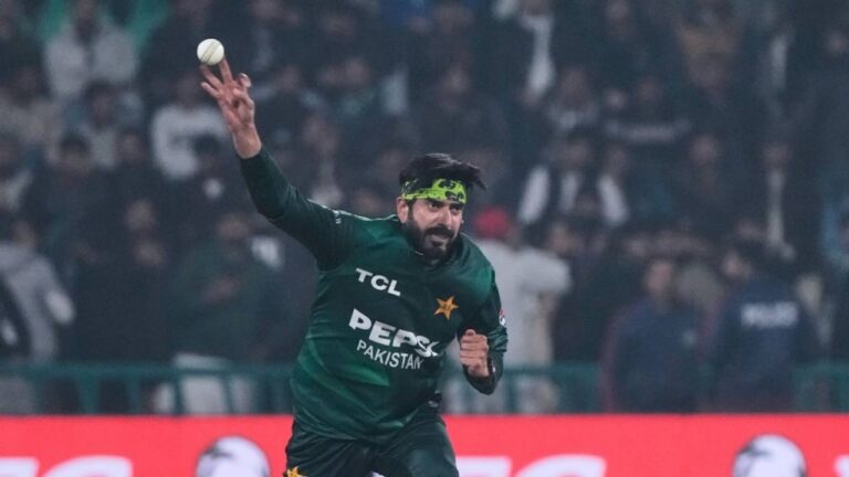 Warwickshire Sign Pakistan Spinner Usman Tariq for T20 Blast