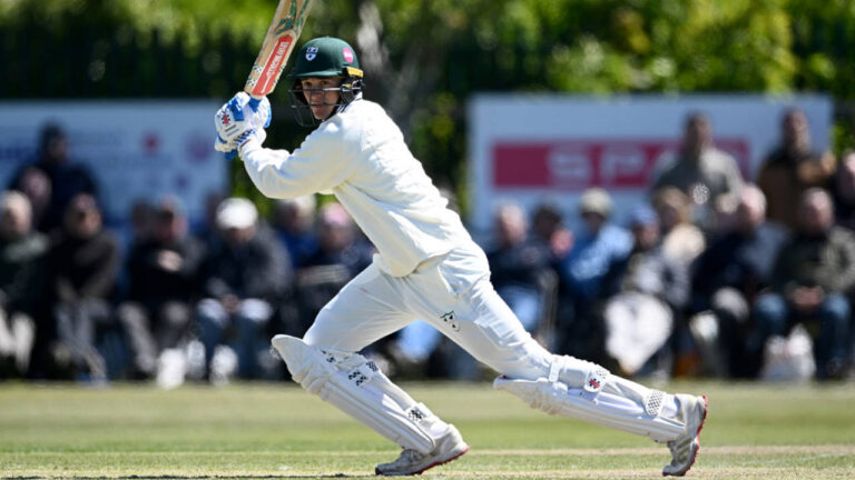 Worcestershire Rally Behind Waite and Lategan Against Lancashire