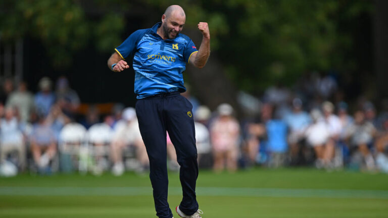 Lintott, Finch mastermind Kent thrashing of Surrey in Vitality Blast