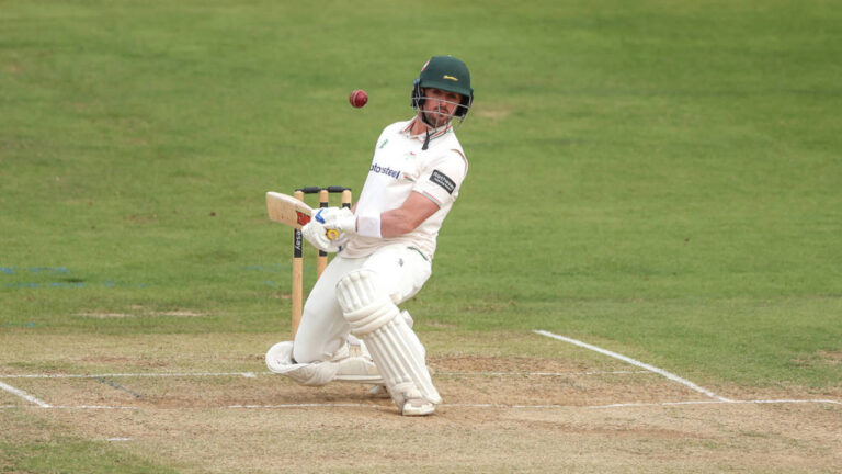 Lewis Hill vigil keeps Leicestershire afloat as Essex eye top spot