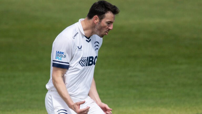 Roland-Jones, Morgan star as Middlesex take upper hand