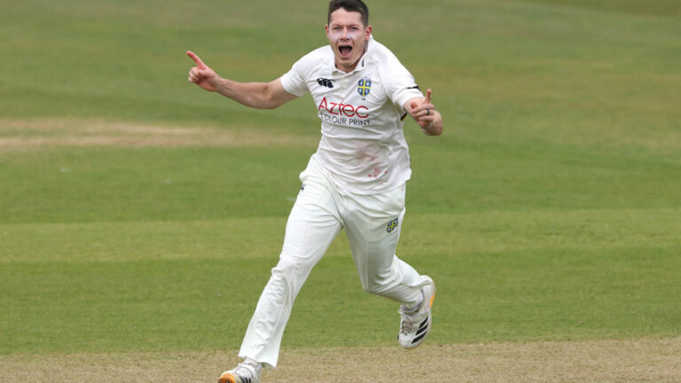 Robinson, Potts turn tables to give Durham a fighting chance