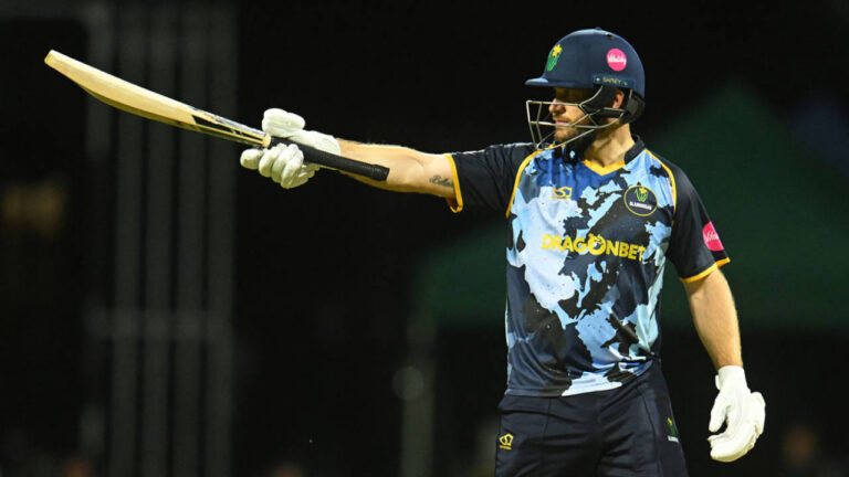 Dickson helps Glamorgan past old side Somerset on night of floodlight drama
